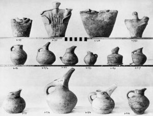 Koumasa, clay vases (E.M.II and III). In second row for 4274 read 4214.