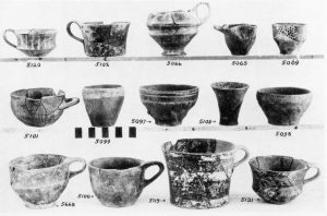 Porti, clay vases (E.M.III to M.M.II).