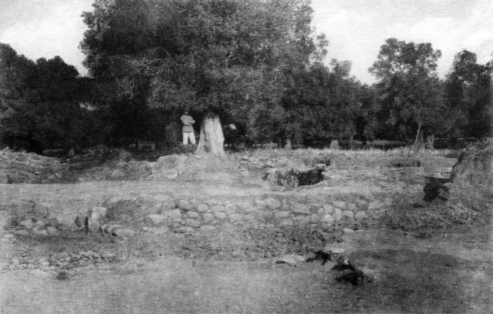 <p>
	S. Xanthoudides, <em>The Vaulted Tombs of Mesara</em> (1924), pl. XLVIb</p>