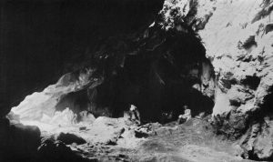Das Innere der Höhle Choirospilia bei Evgiros.