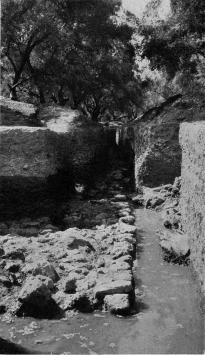 <p>
W. Dörpfeld, <em>Alt-Ithaka</em> (1927), vol. II, pl. 32b</p>