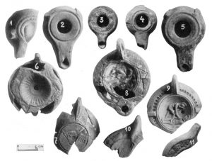 Tonlampen und Tonlampenreste. (1.-5., griechisch; 6.-9. römisch; 10., 11. spätrömisch); 1., 10., 11. Steno; 2. Lachidia; 3. Nidriebene; 4. bei Paraskevi; 5. Kap Dukato; 6. Skaros-Süd, Grab 9; 7. u. 8. Skaros-Süd, Grab 7; 9. Chortata.