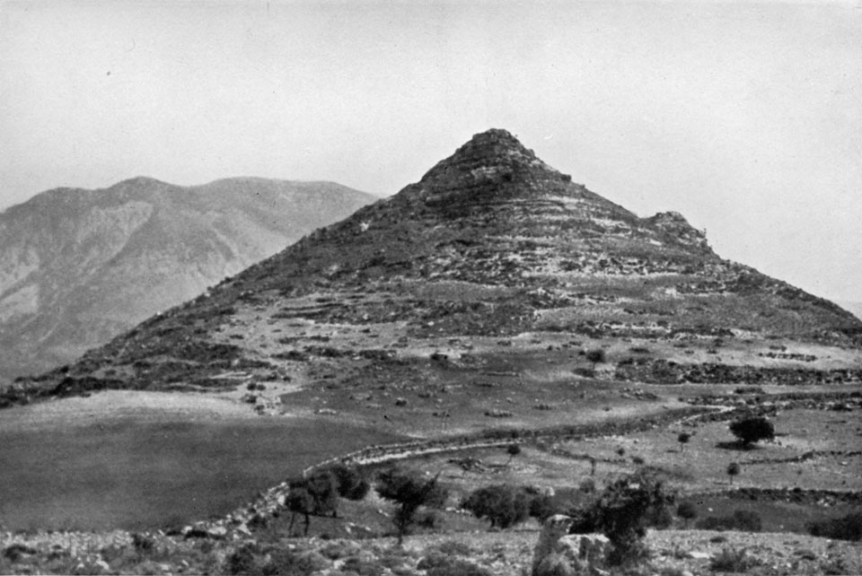 <p>
	J. Pendlebury, <em>The Archaeology of Crete</em> (1939), pl. VI3</p>