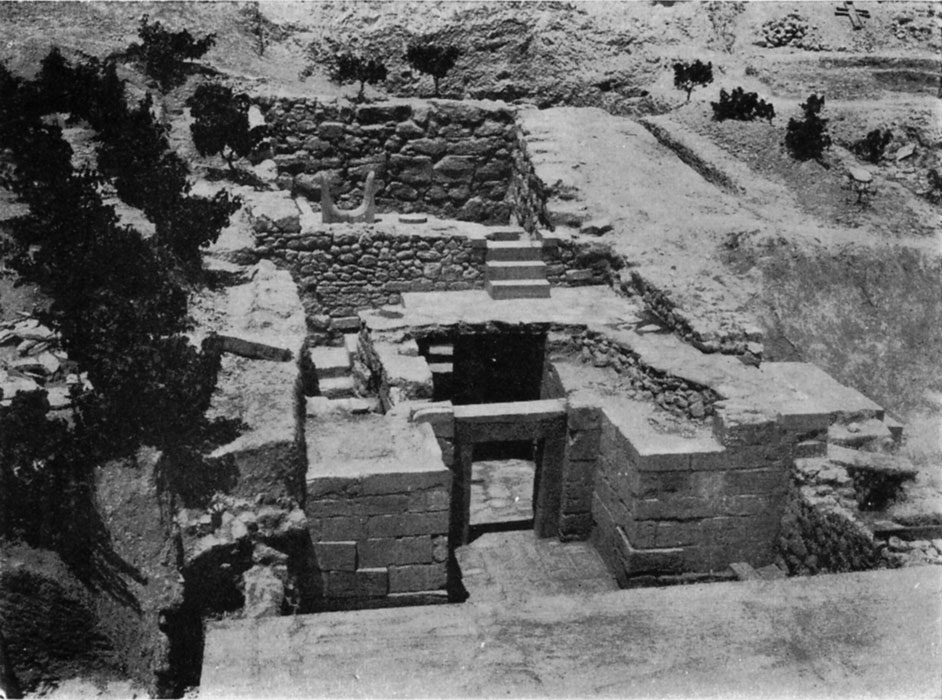<p> J. Pendlebury, <em>The Archaeology of Crete</em> (1939), pl. XΧXI2</p>