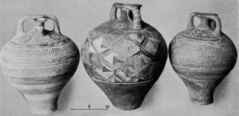 <p>
J. Pendlebury, <em>The Archaeology of Crete</em> (1939), pl. XΧXV2</p>