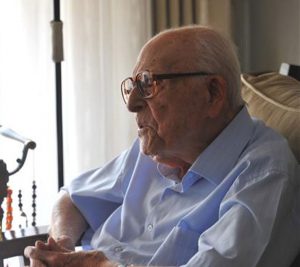 Η τελευταία συνέντευξη του Εμμανουήλ Κριαρά: «Δεν επεπόθησα τόσο μακρύ βίο… Εγινε»