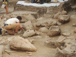 Wine and herbal residues found in Bronze Age palace cellar jars