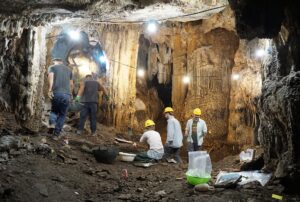 Η πρώτη αρχαιολογική ανακάλυψη στο σπήλαιο Μαρώνειας είναι γεγονός
